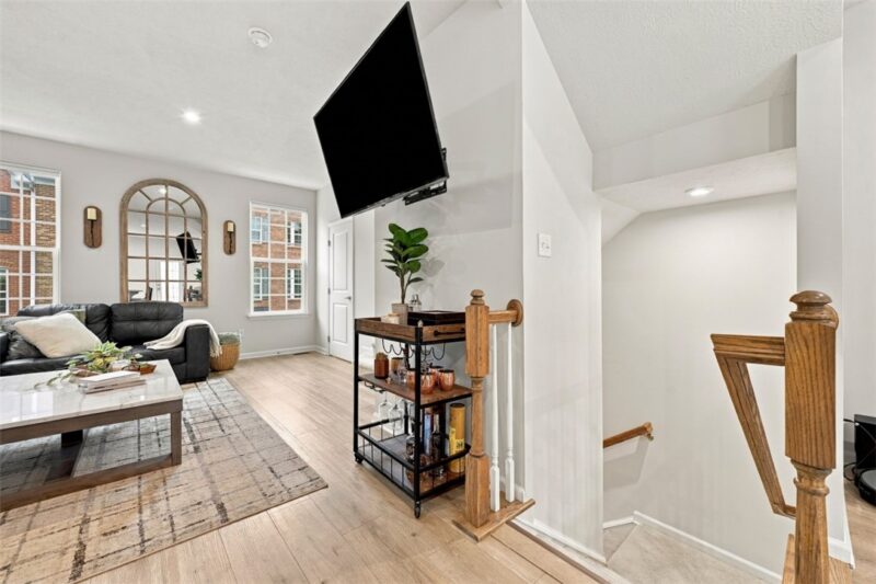 318 Abacot Way — photo 8