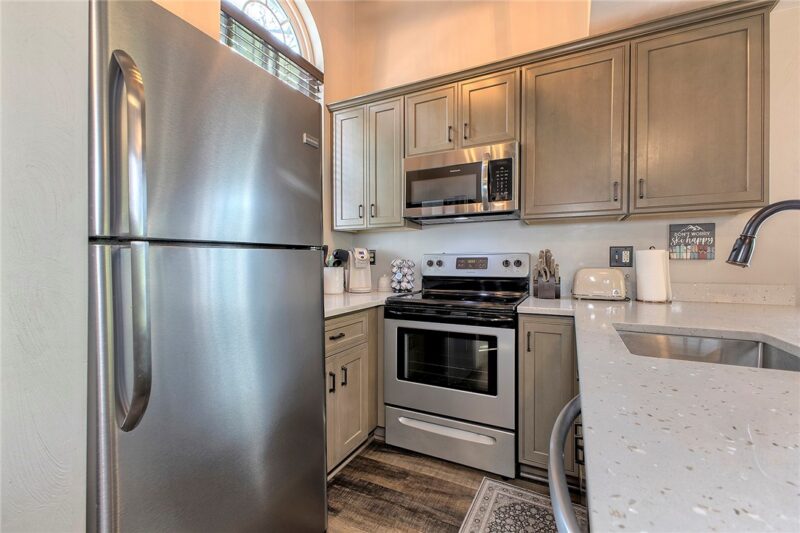 2104 S Ridge Terrace — photo 8