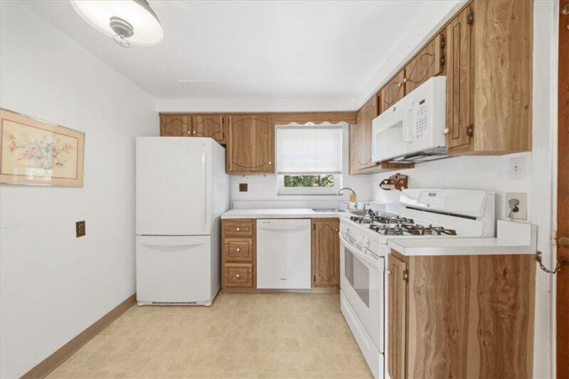 335 Roosevelt Ave — photo 8