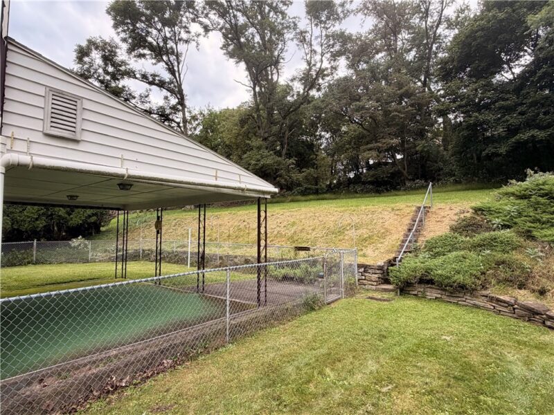 160 Yellowstone Dr — photo 2