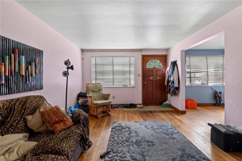 125 Burton Dr — photo 3