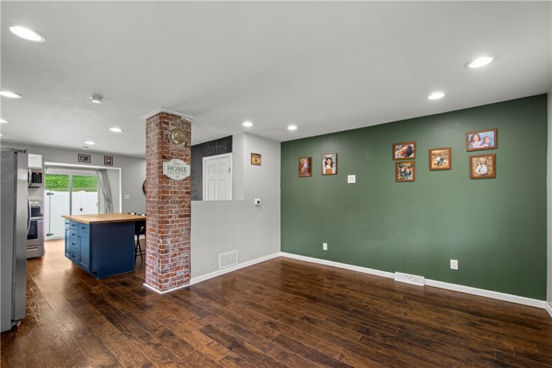 412 Grant street — photo 8