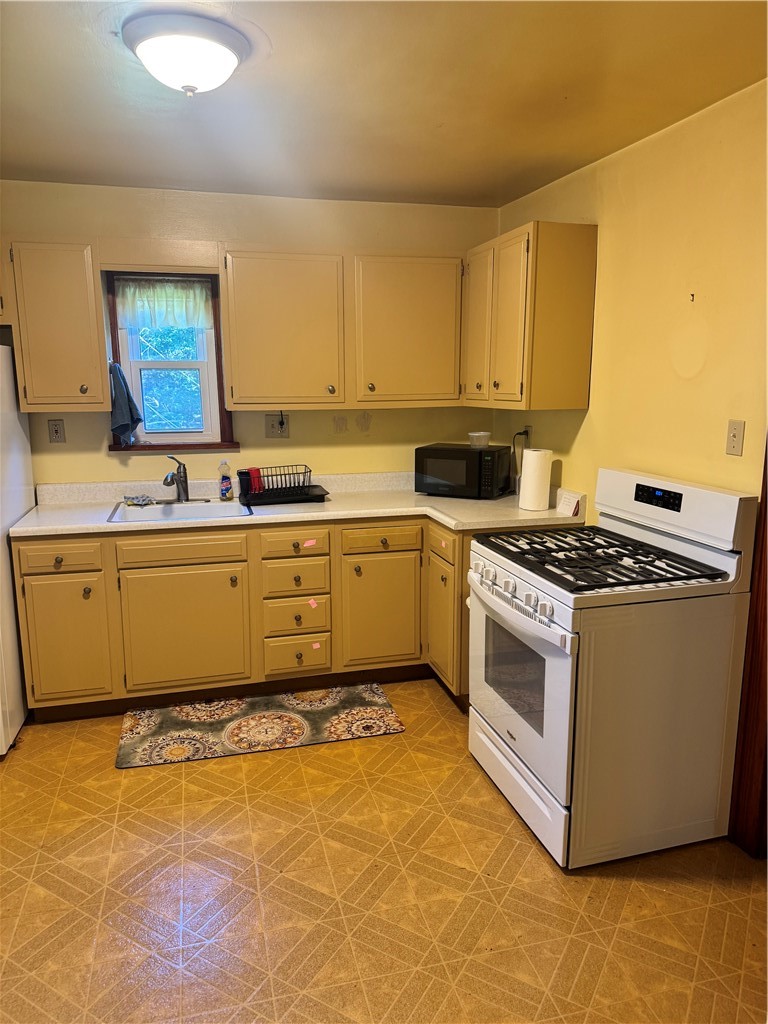 350 Roosevelt Rd — photo 3