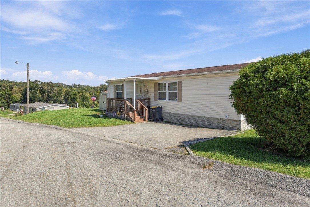 208 KNIGHT DRIVE — photo 1