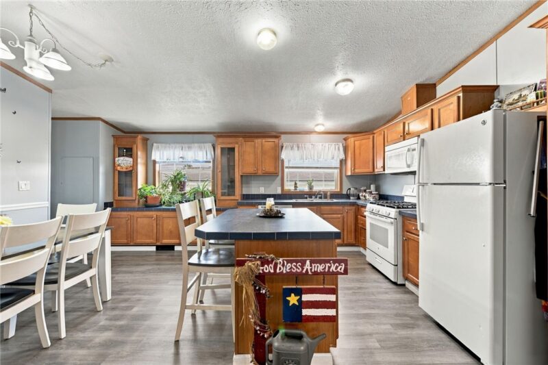 208 KNIGHT DRIVE — photo 8
