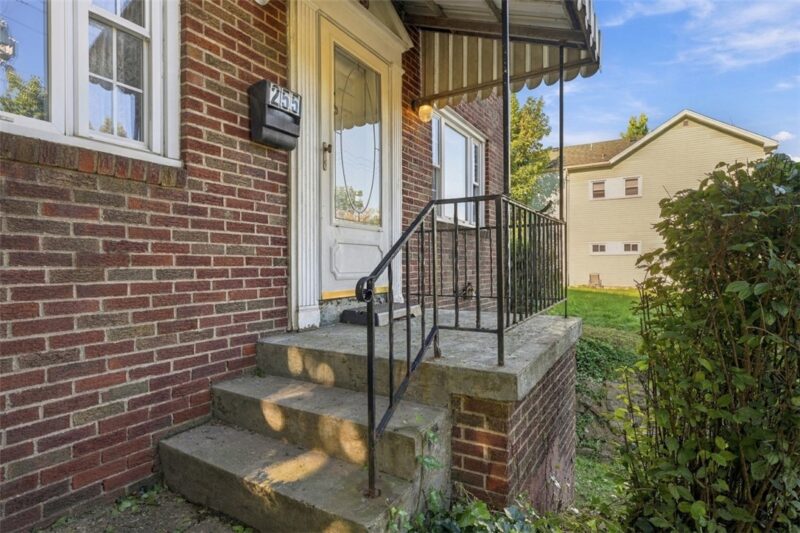 255 W Steuben St — photo 4