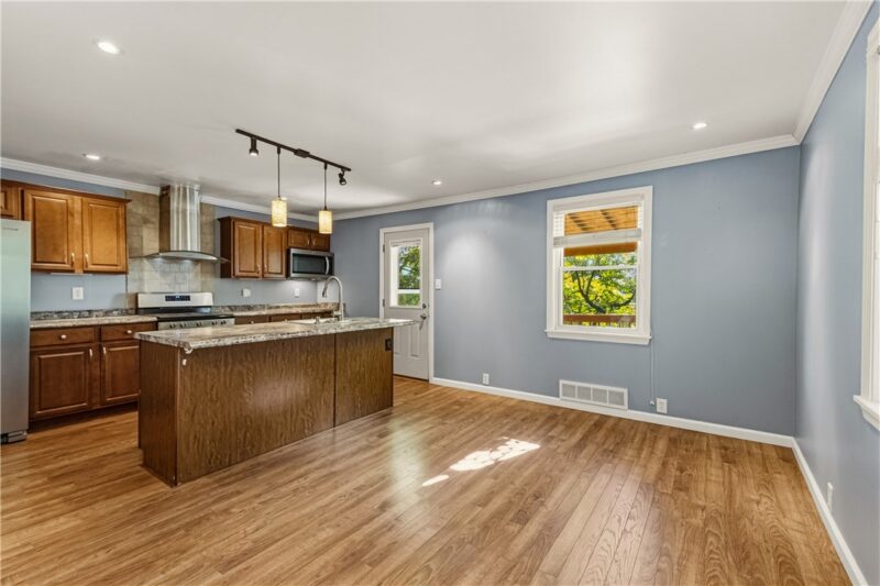 2368 Buena Vista St — photo 6