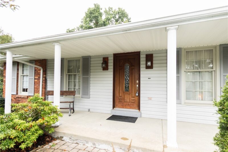 419 Oxford Dr — photo 2