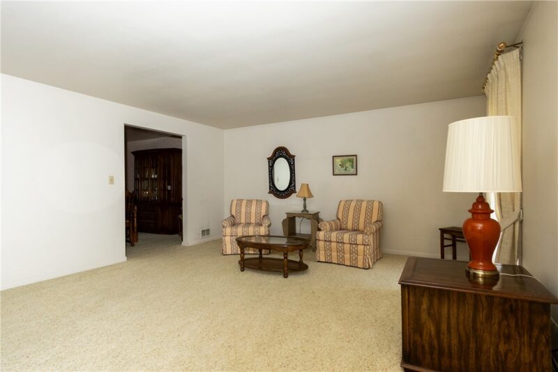 419 Oxford Dr — photo 3