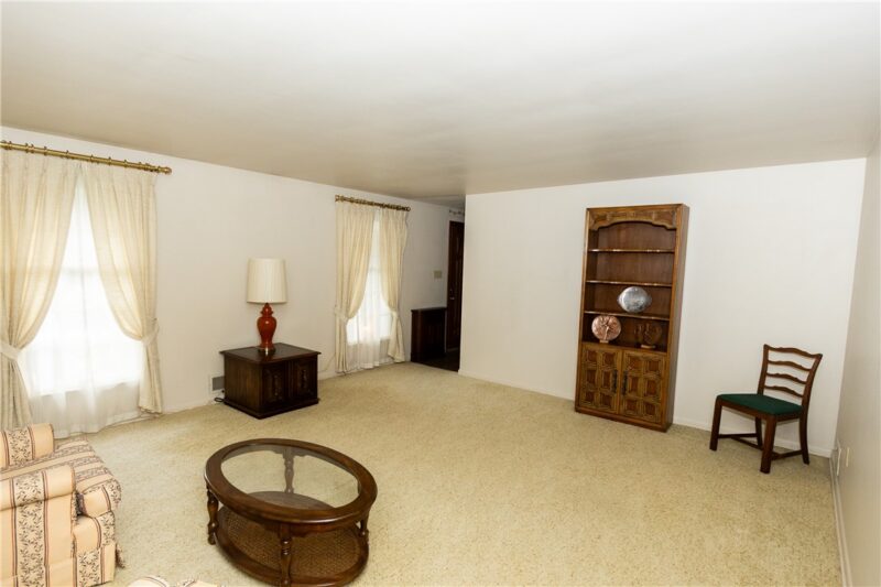 419 Oxford Dr — photo 4