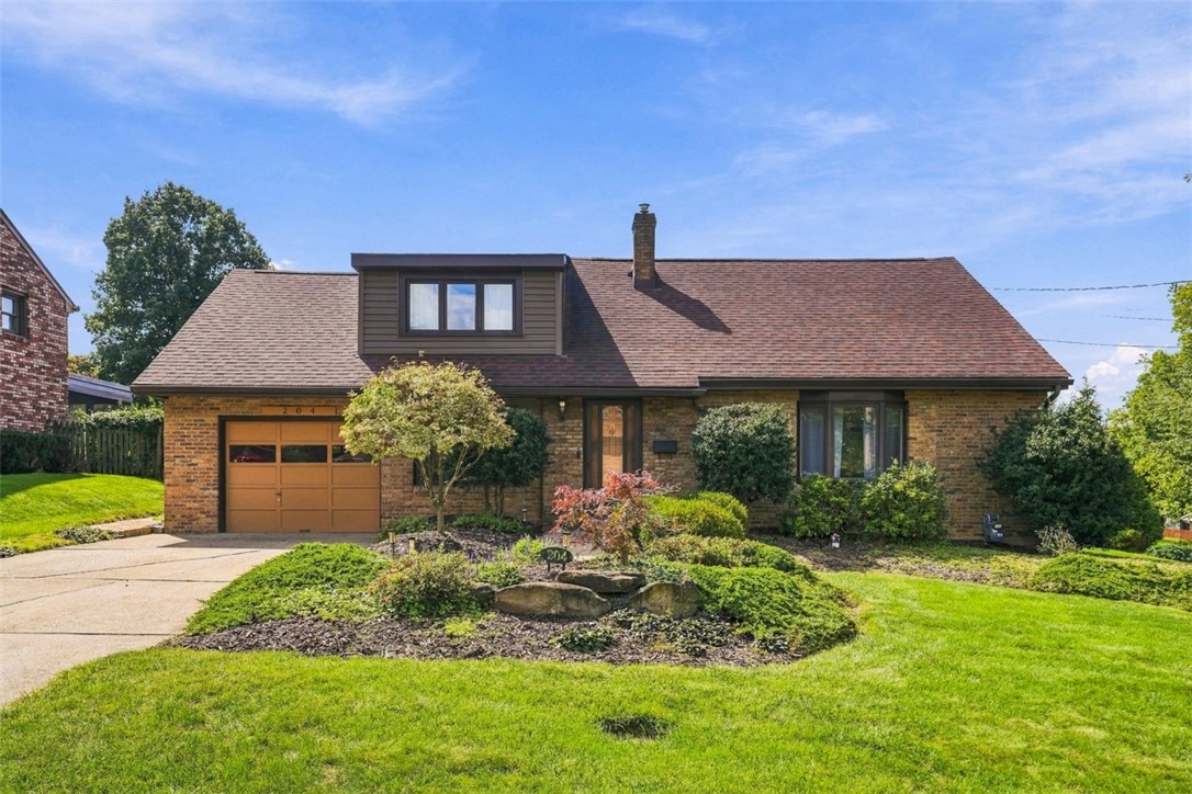 204 Pickwick Dr — photo 1