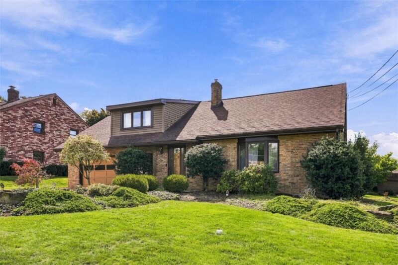 204 Pickwick Dr — photo 2