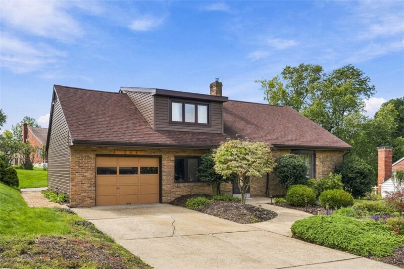 204 Pickwick Dr — photo 3