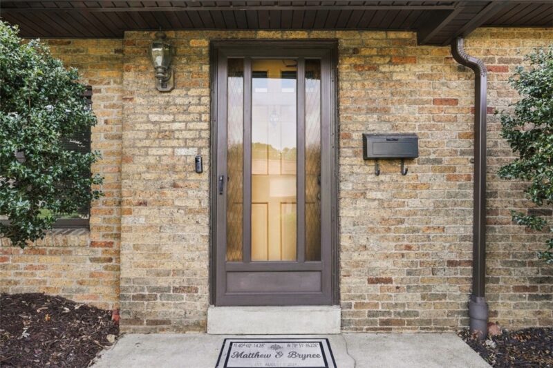 204 Pickwick Dr — photo 4