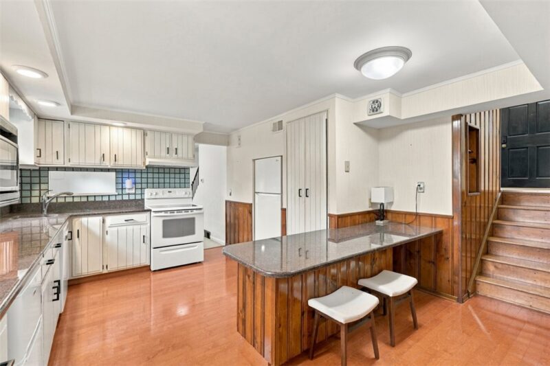 204 Pickwick Dr — photo 7
