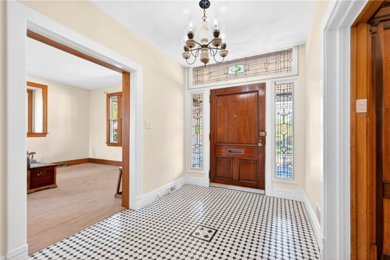 358 Iroquois Pl — photo 8