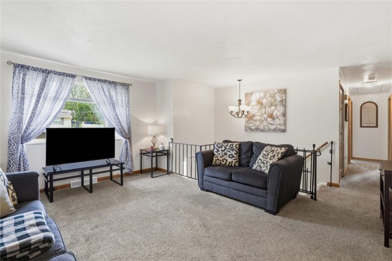 163 Van Dr — photo 2