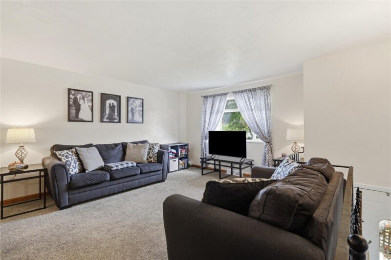 163 Van Dr — photo 3