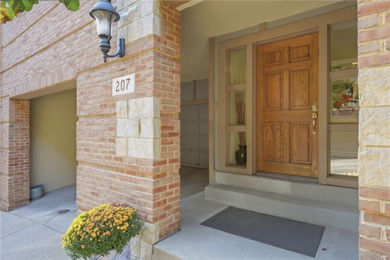 207 N Woodland Rd — photo 3
