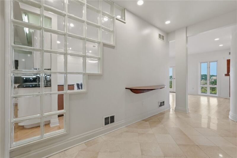 207 N Woodland Rd — photo 8