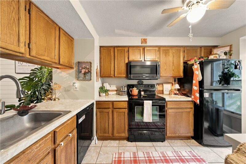 817 Elm Ct — photo 4
