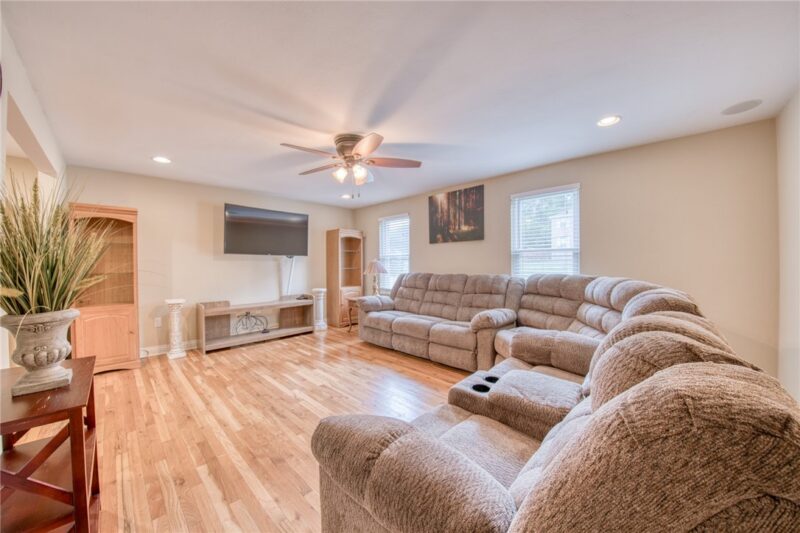 9098 COLLINGTON SQUARE — photo 8