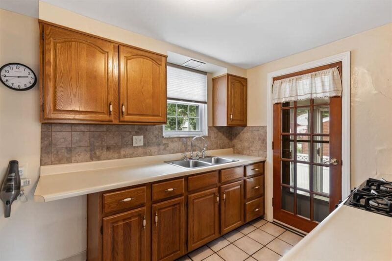 76 Kingston Ave — photo 4
