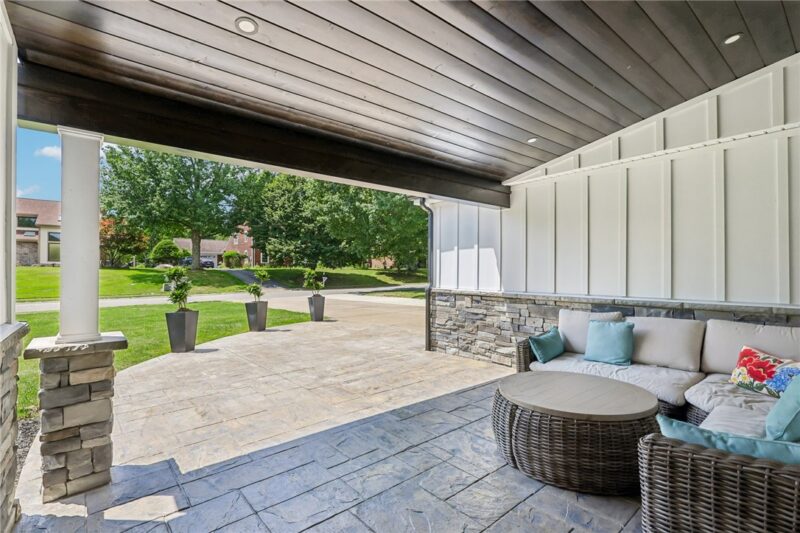 1711 Sturbridge Drive — photo 3