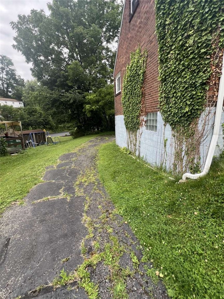 109 Webster Dr — photo 2