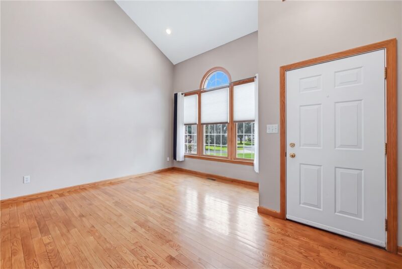 651 Chesapeake Ct — photo 4