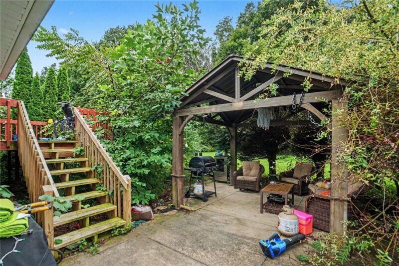 1364 Maple Ave — photo 5