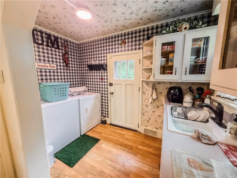 127 E Coffey St — photo 5