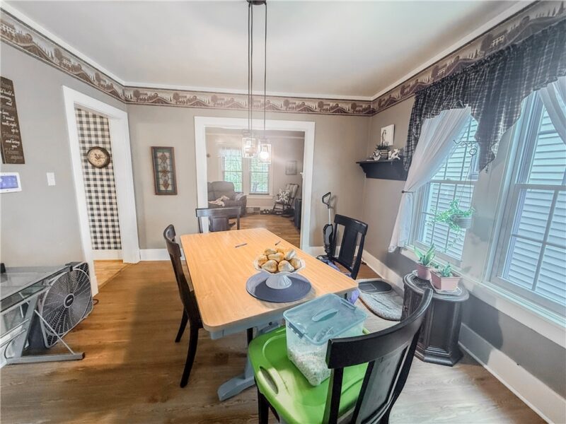 127 E Coffey St — photo 7