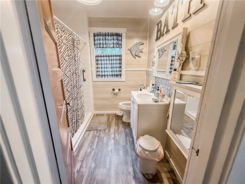 127 E Coffey St — photo 8