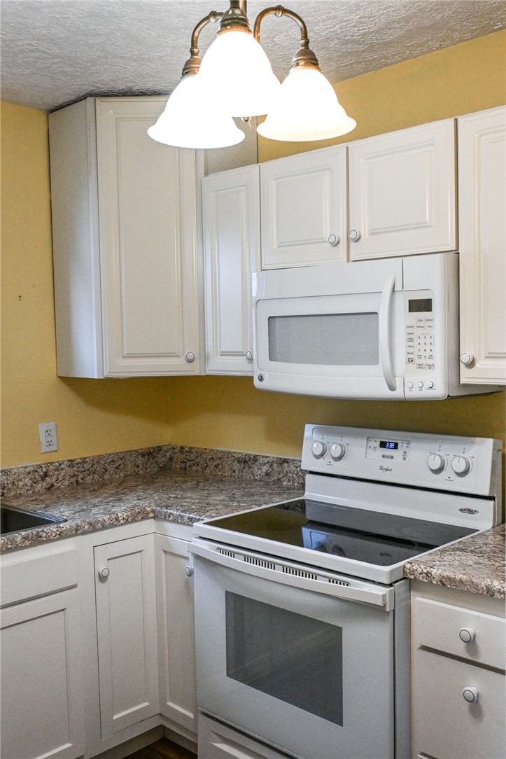 412 Wood St — photo 8