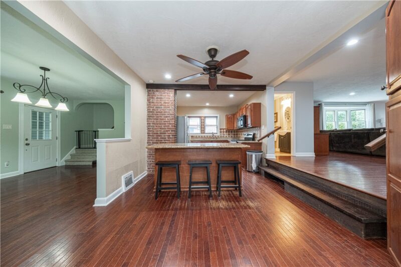 185 Mt Pleasant Road — photo 8