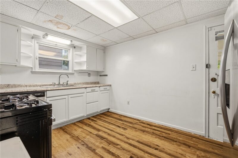 2412 W Main St — photo 8