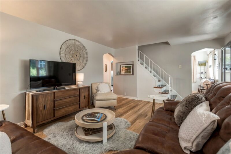 734 Parkside Ave — photo 4
