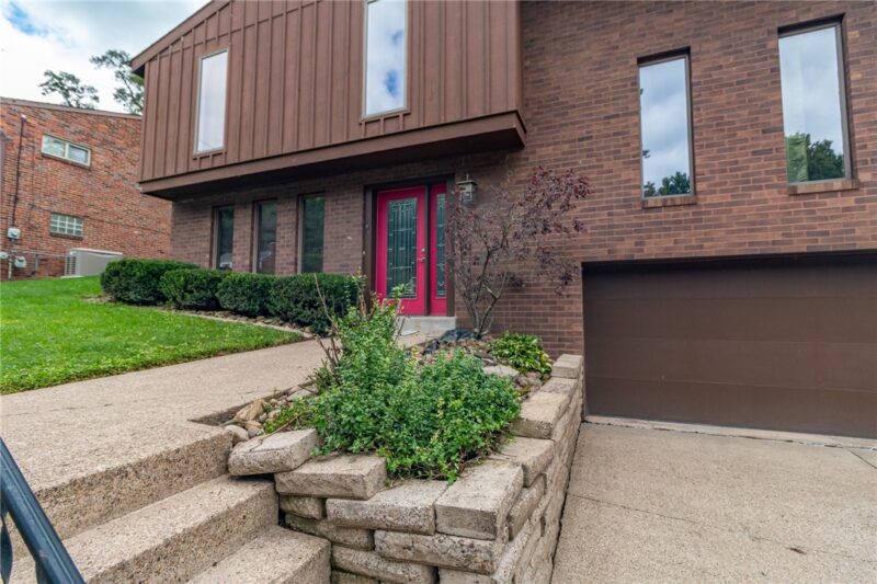 106 Larchwood Dr — photo 2