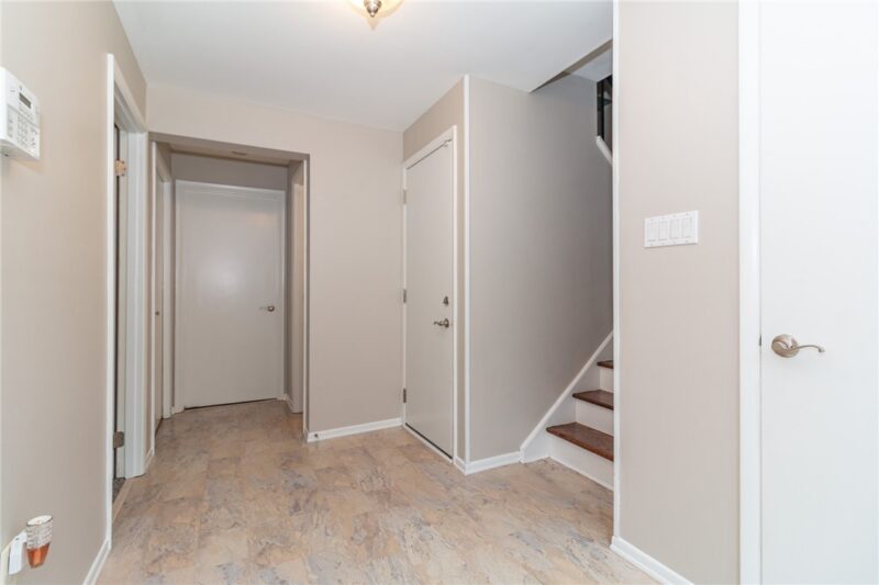 106 Larchwood Dr — photo 4