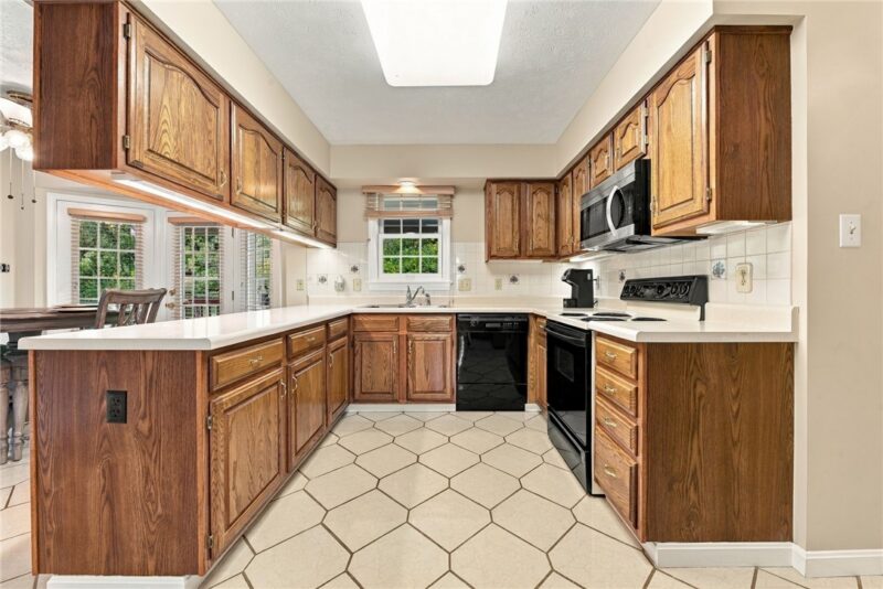 221 William Dr — photo 7
