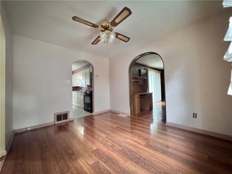 1825 Hall Ave — photo 7