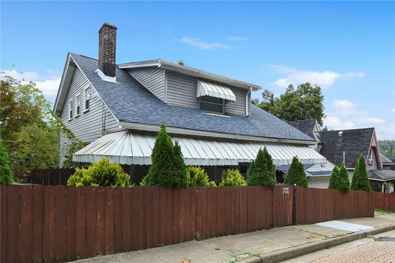 260 Seneca St — photo 3