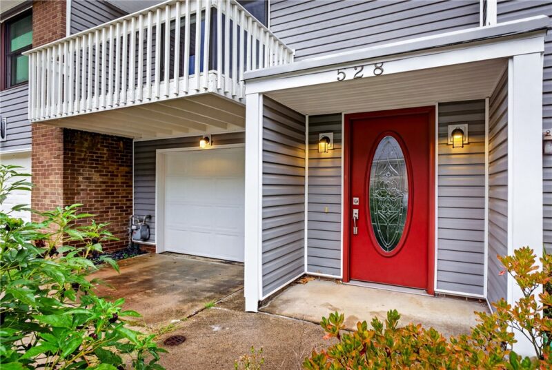 528 Hunters Path Rd — photo 2