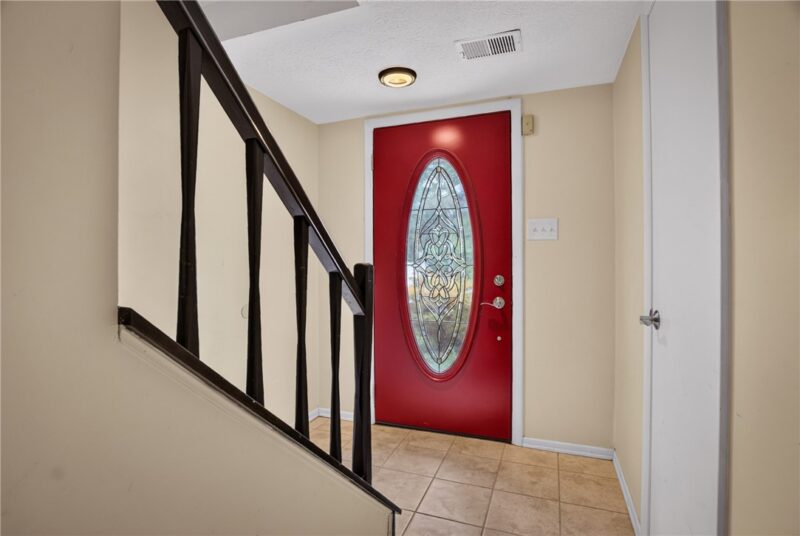 528 Hunters Path Rd — photo 3