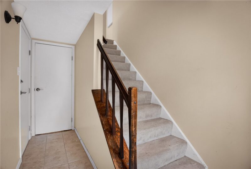 528 Hunters Path Rd — photo 4
