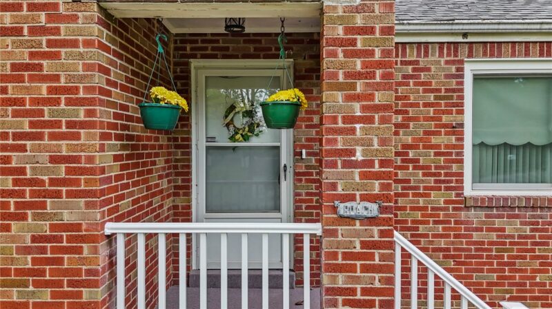 107 Devonshire Dr — photo 2