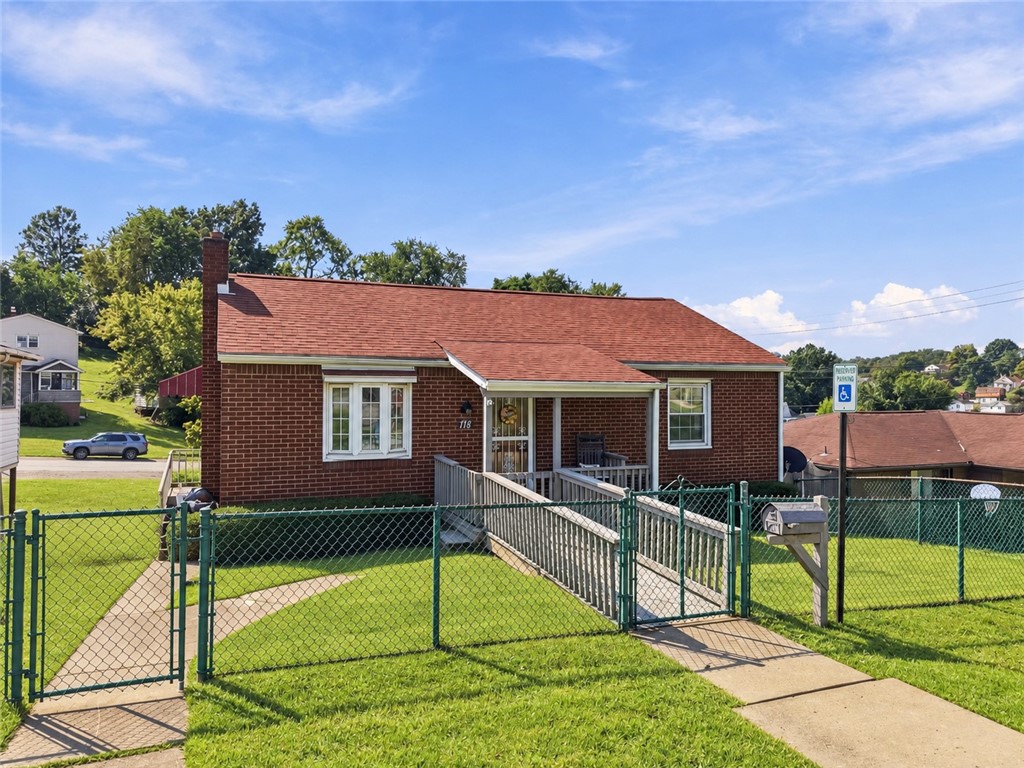 718 Laura St — photo 1