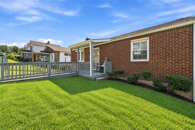 718 Laura St — photo 2