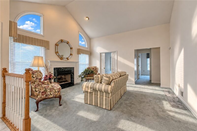 2203 Hunt Club Dr — photo 2